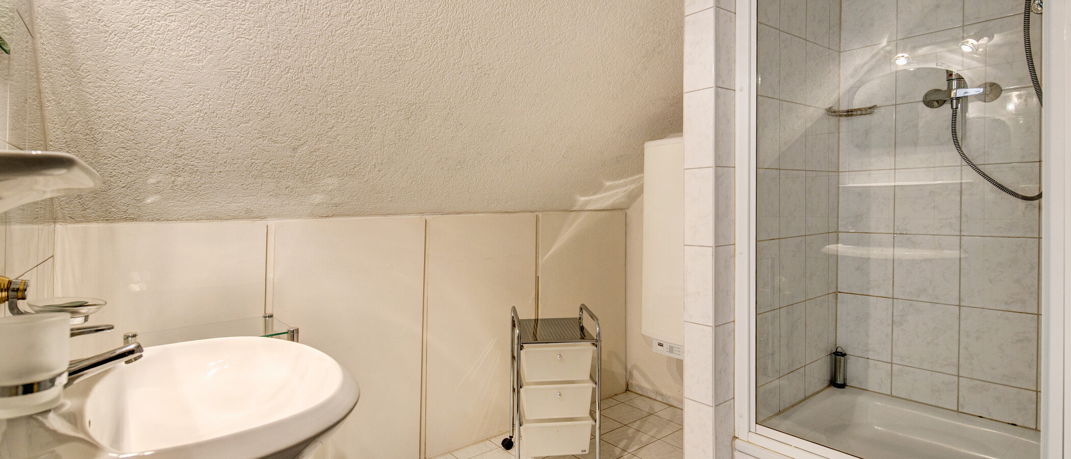 appartement sous les toits München Pasing 02 salle de bain 1610