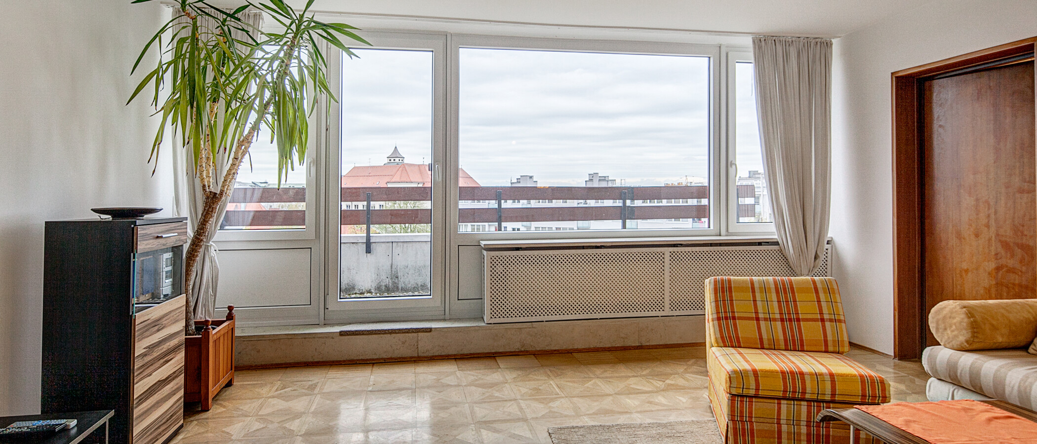 appartement avec terrasse sur le toit München Maxvorstadt 02 salon 255