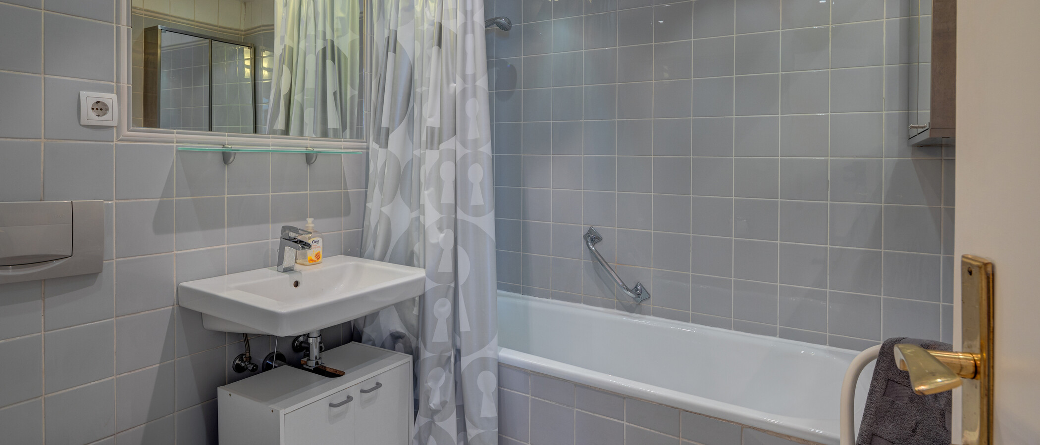 appartement avec terrasse sur le toit München Neuhausen 01 salle de bain 2774