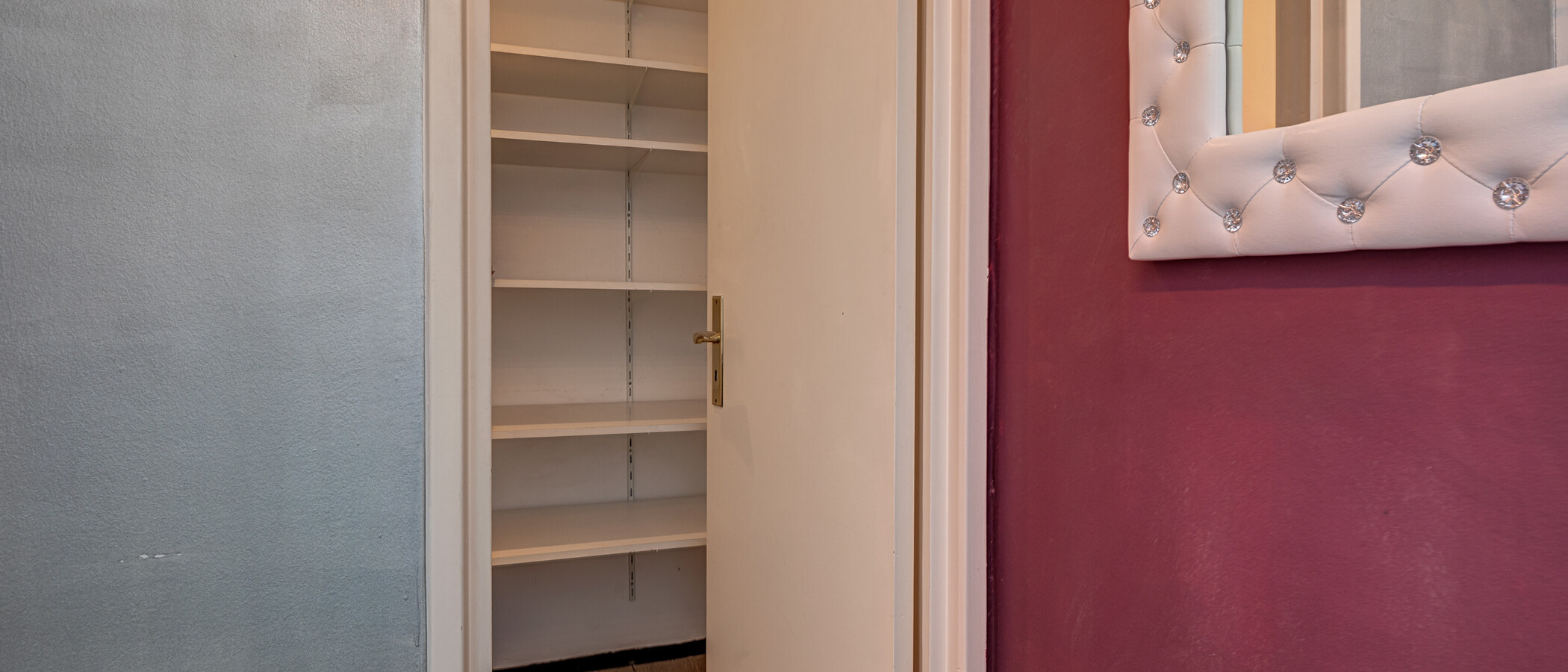 appartement avec terrasse sur le toit München Neuhausen 01 débarras 2774