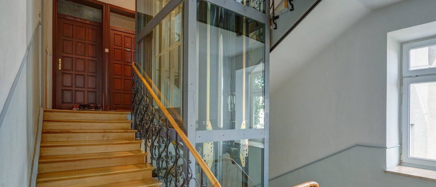 appartement München Haidhausen 02 escalier dans l‘immeuble 308