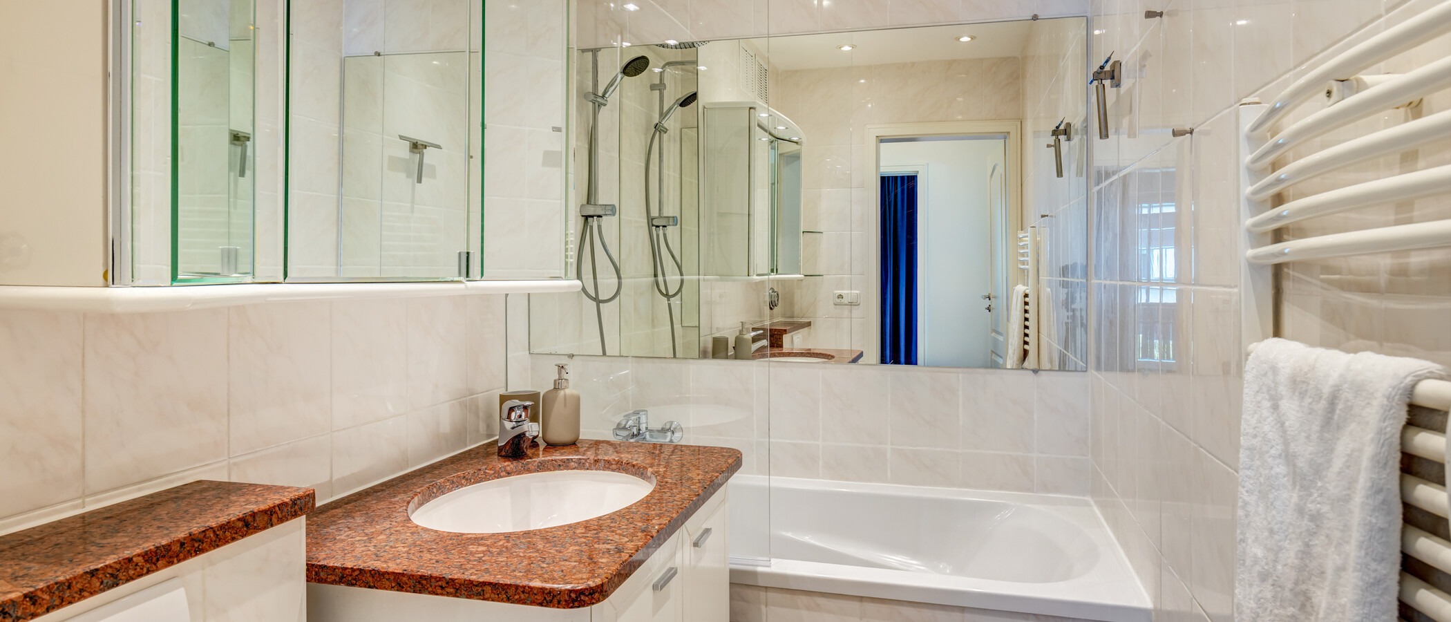 appartement style maisonnette München Herzogpark 01 salle de bain 3249