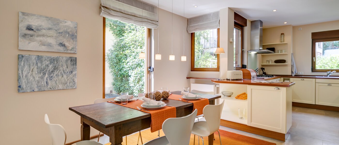 maison mitoyenne München Schwabing (links der Leopoldstraße) 01 salle à manger 3396