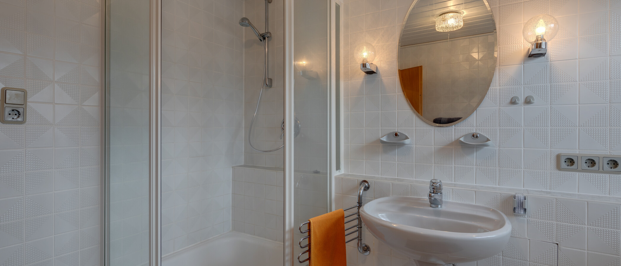 appartement sous les toits Ismaning 01 salle de bain 3466