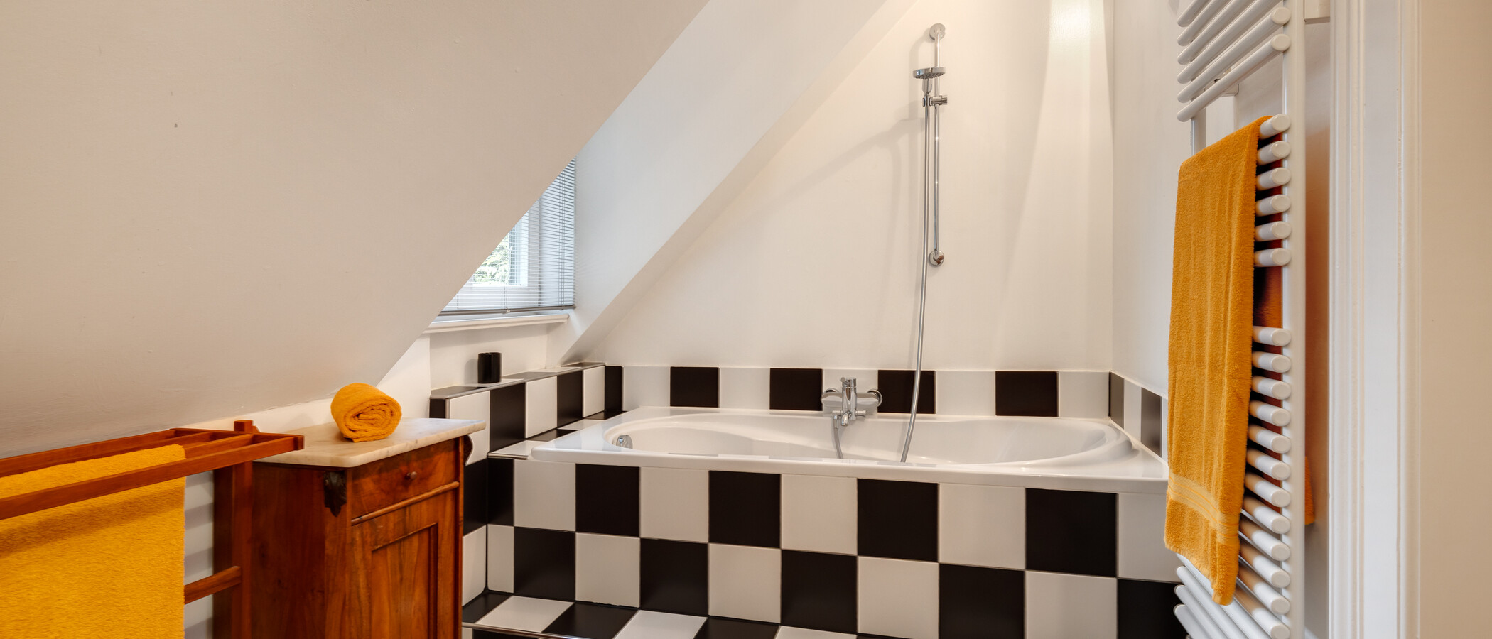 appartement style maisonnette München Pasing 01 salle de bain 407