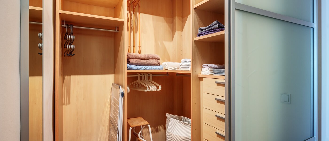 appartement München Schwabing (links der Leopoldstraße) 01 Penderie intégrée 4915