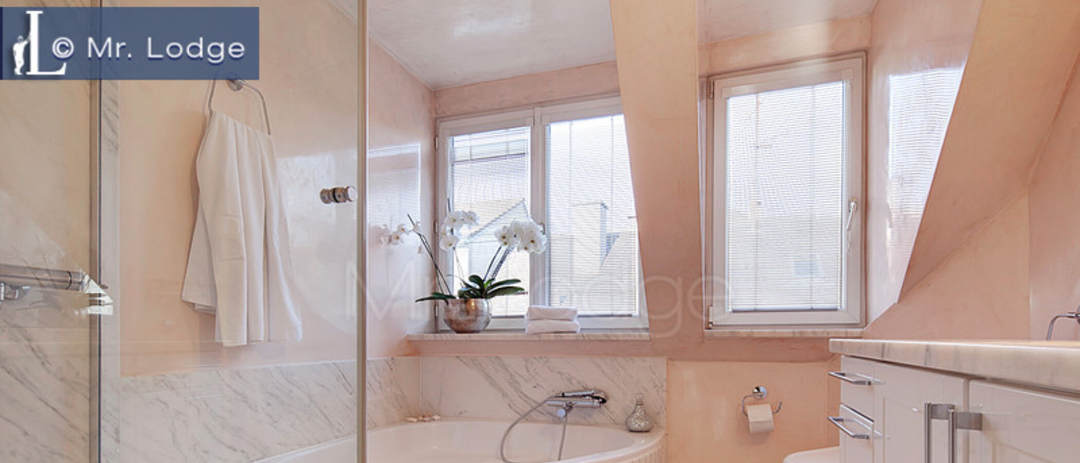 appartement avec mezzanine München Lehel 01 salle de bain 6601