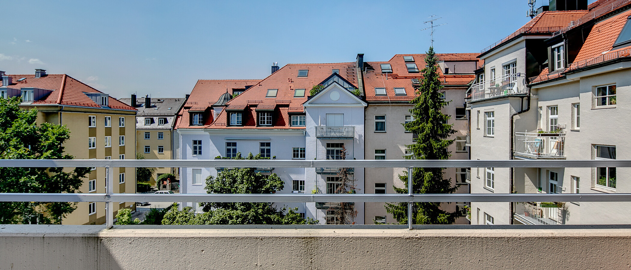 studio München Ludwigsvorstadt 03 balcon 7070