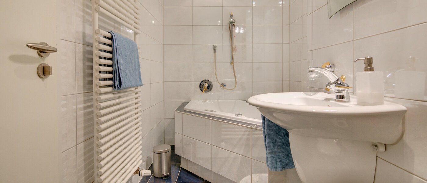 appartement style maisonnette München Fasanerie 01 salle de bain 7475