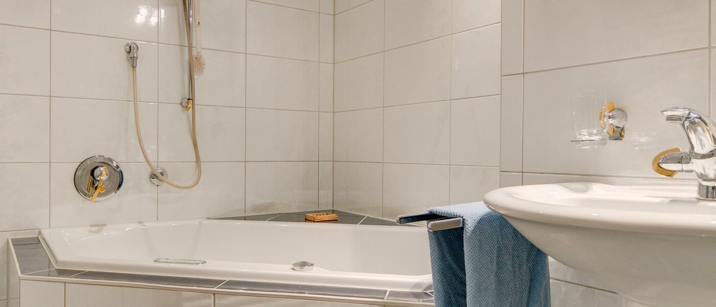 appartement style maisonnette München Fasanerie 02 salle de bain 7475