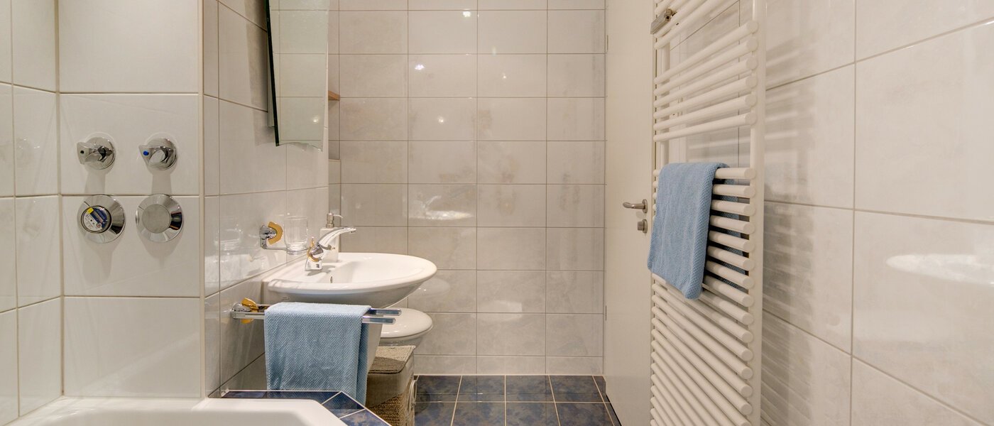 appartement style maisonnette München Fasanerie 04 salle de bain 7475