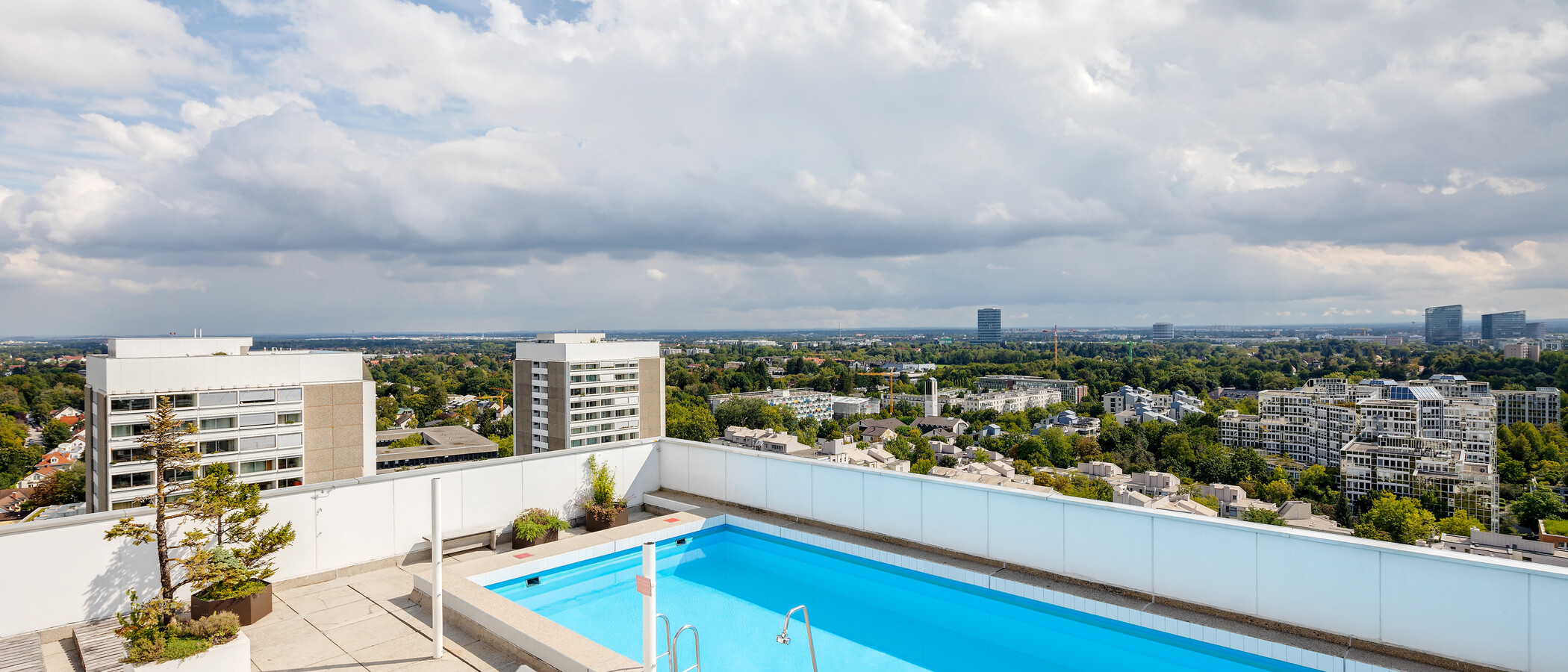 studio München Arabellapark 03 piscine 7848