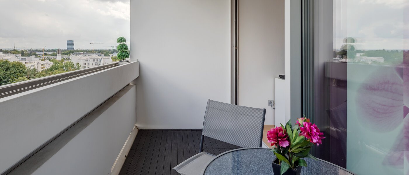 studio München Arabellapark 02 balcon 7848