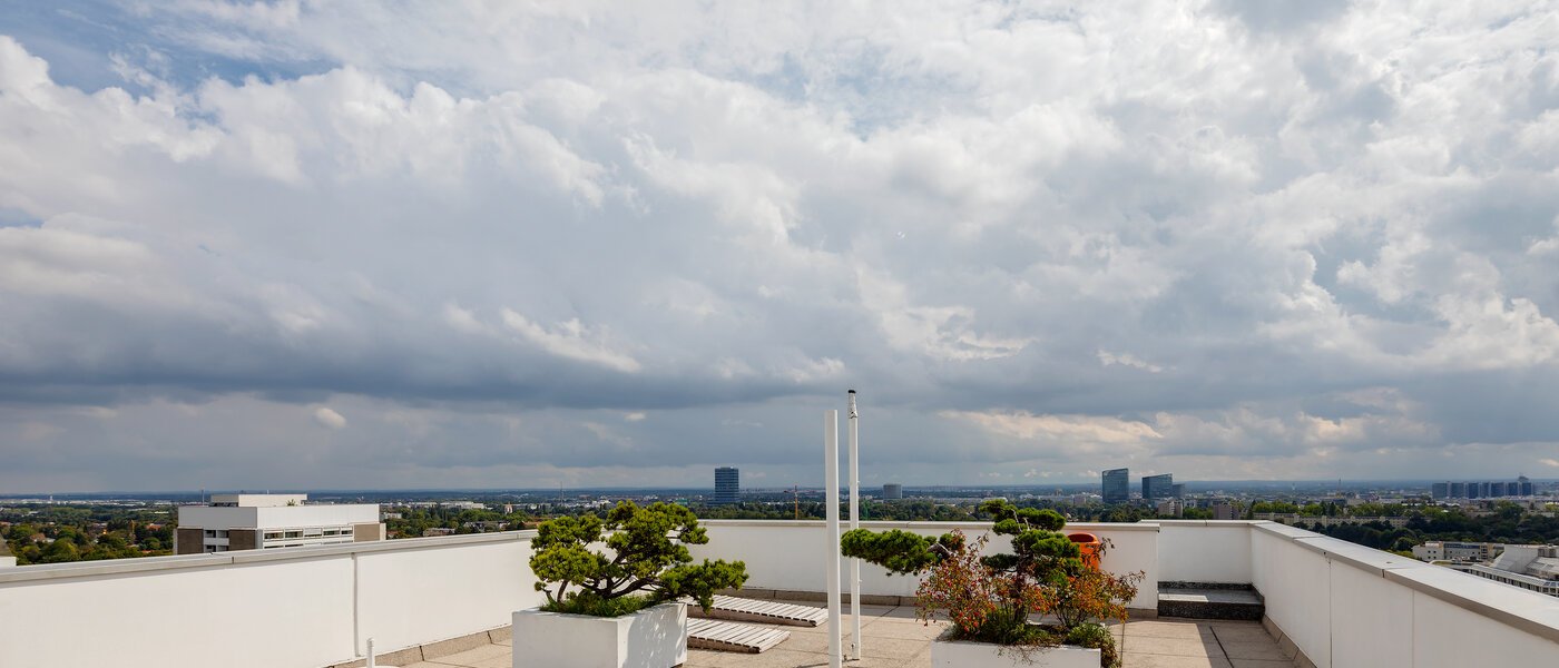 studio München Arabellapark 01 terrasse commune  7848