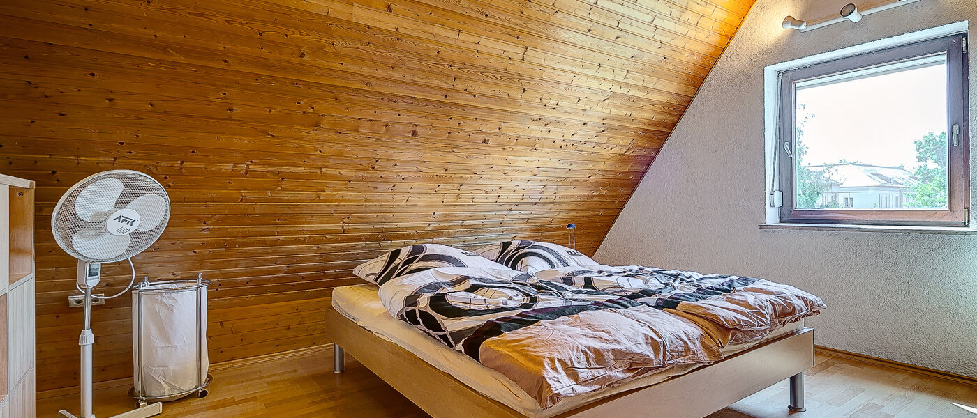 appartement sous les toits München Untermenzing 01 dormir 7937