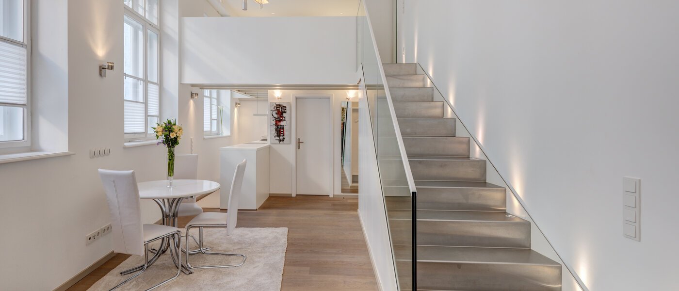 appartement avec mezzanine München Maxvorstadt 04 pièce à vivre 8163