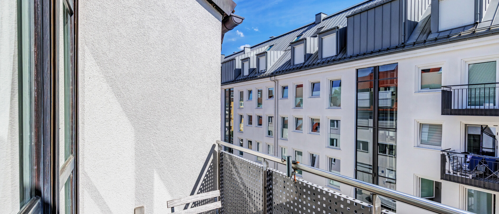 appartement style maisonnette avec mezzanine München Nymphenburg 01 balcon 8333