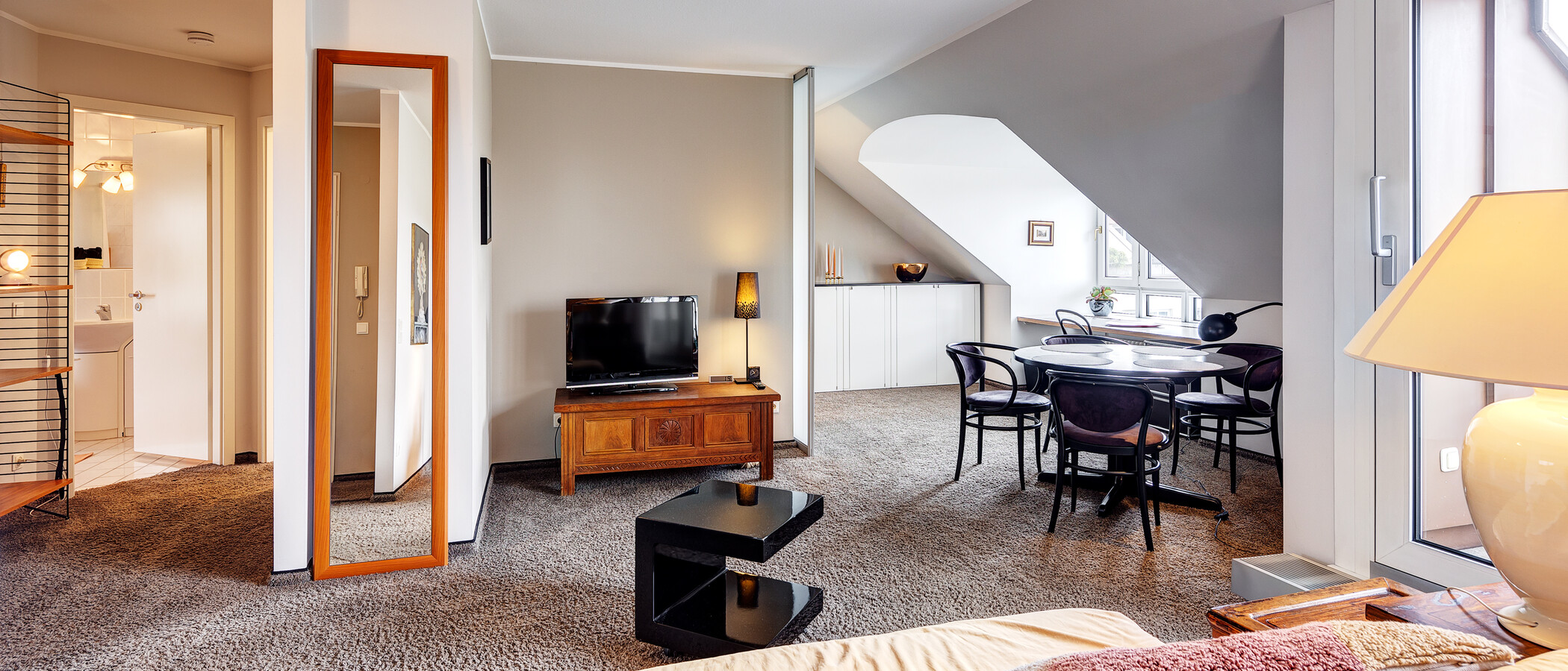 appartement sous les toits München Denning 04 pièce à vivre 8585