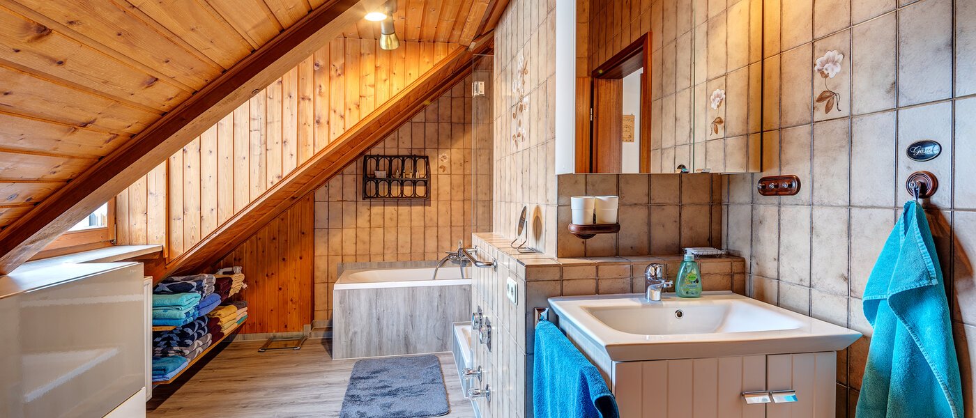 appartement sous les toits München Berg am Laim 01 salle de bain 8602