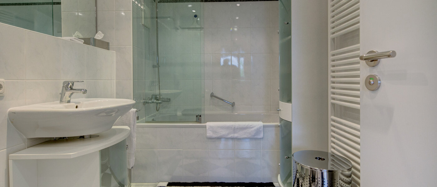 appartement avec mezzanine München Moosach 01 salle de bain 8607