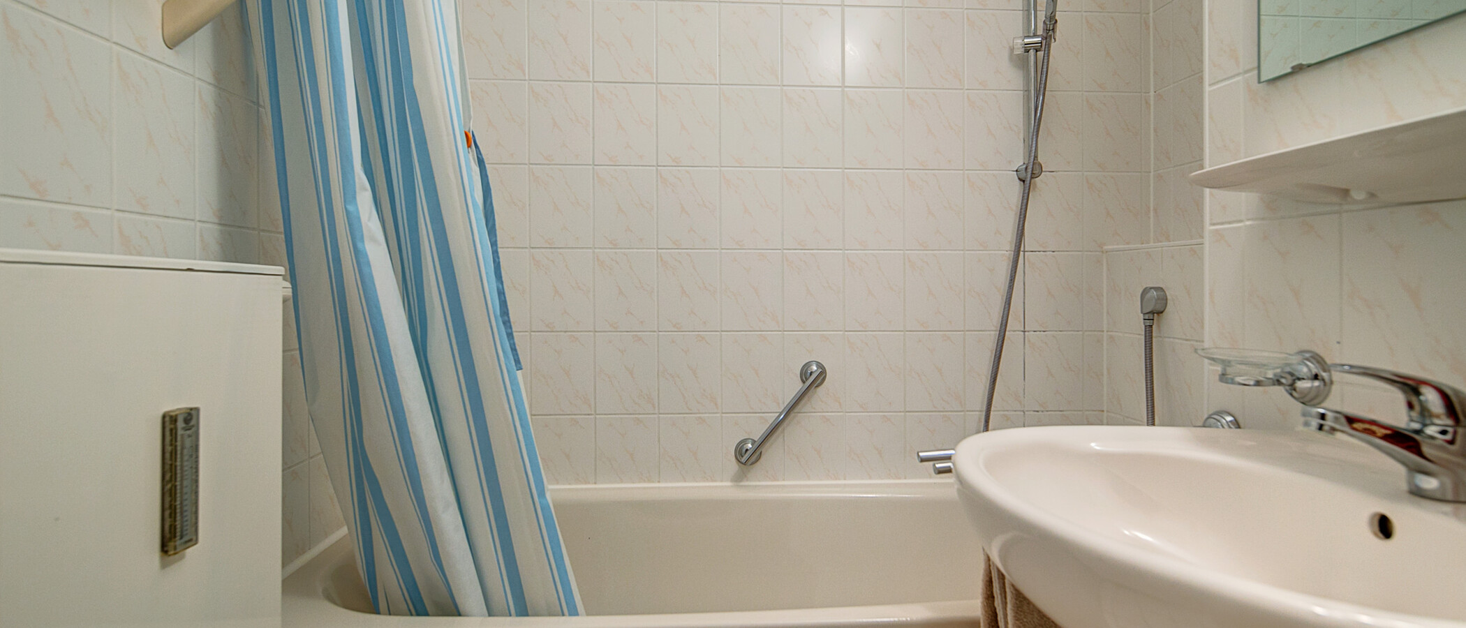 appartement sous les toits München Moosach 02 salle de bain 8631