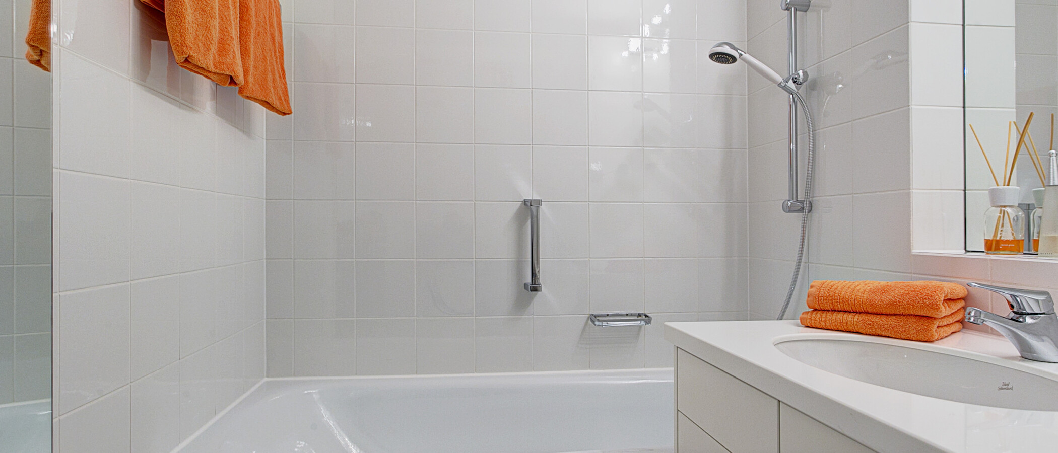 appartement avec terrasse sur le toit München Arabellapark 01 salle de bain 9024