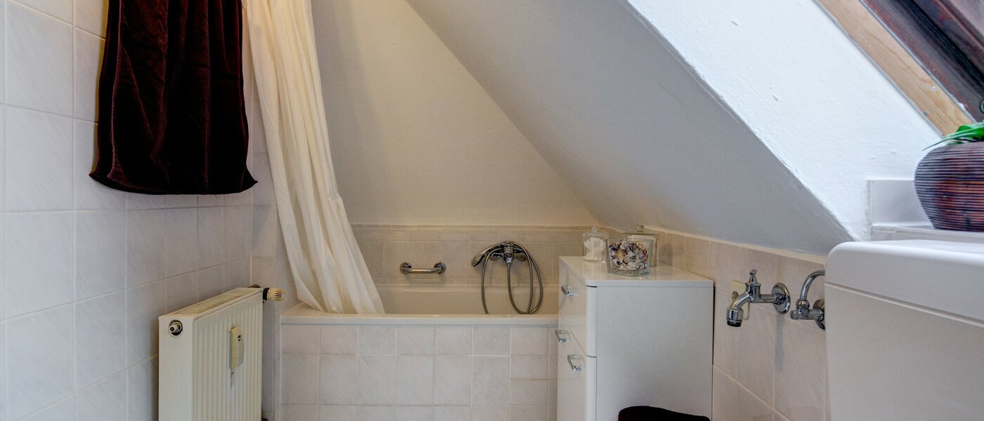appartement sous les toits Gräfelfing 01 salle de bain 9079