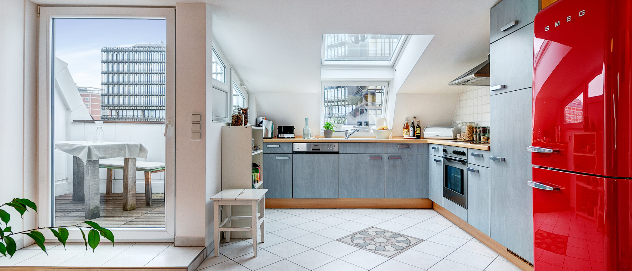 appartement avec terrasse sur le toit München Gärtnerplatzviertel 01 cuisine 9135