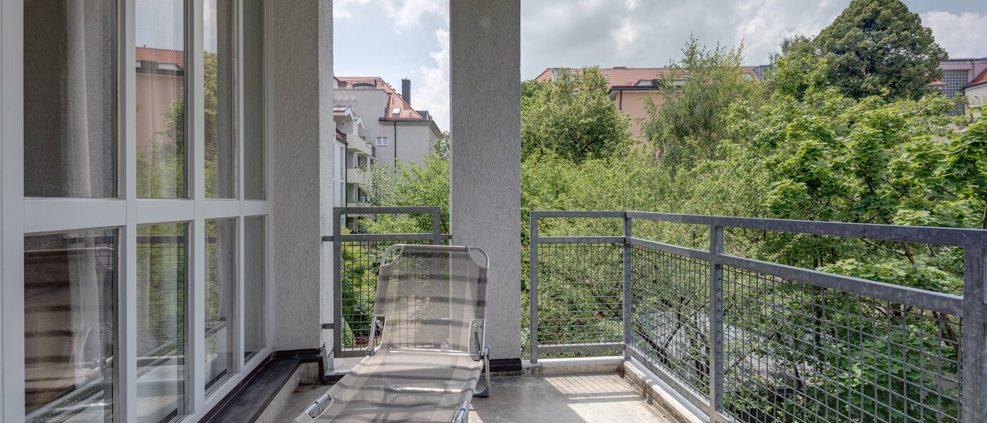 appartement München Schwabing (links der Leopoldstraße) 02 balcon 9548