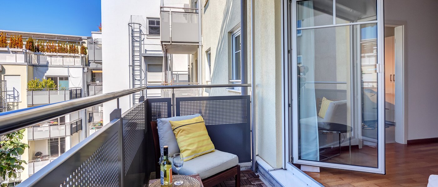 appartement München Schwabing-Nord (zw. Leopoldstraße & Englischen Garten) 01 balcon 9573