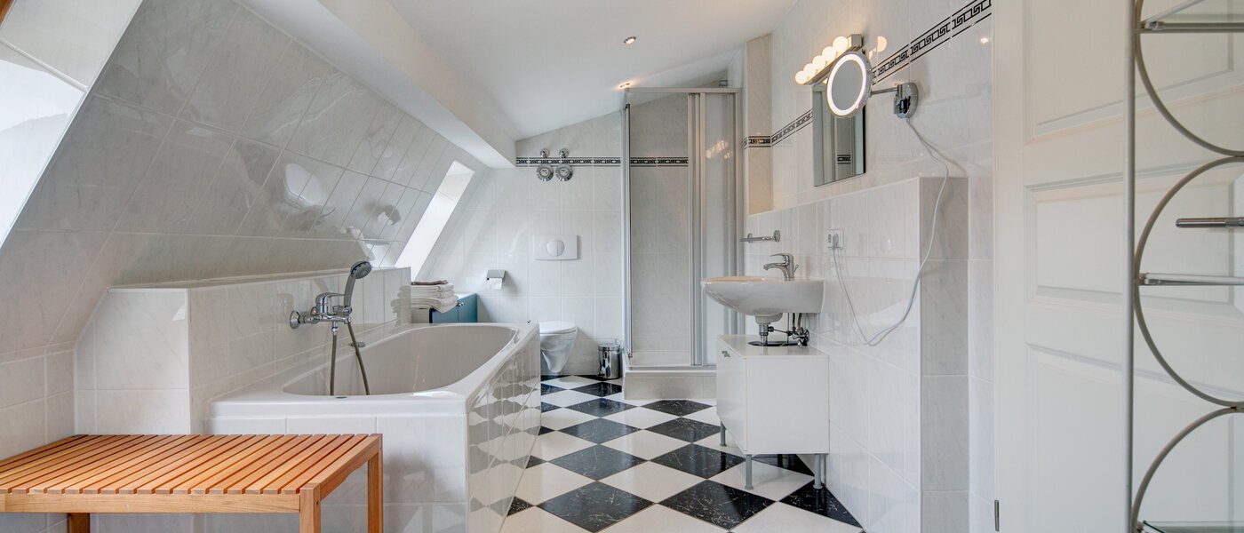 appartement style maisonnette München Lehel 01 salle de bain 9580