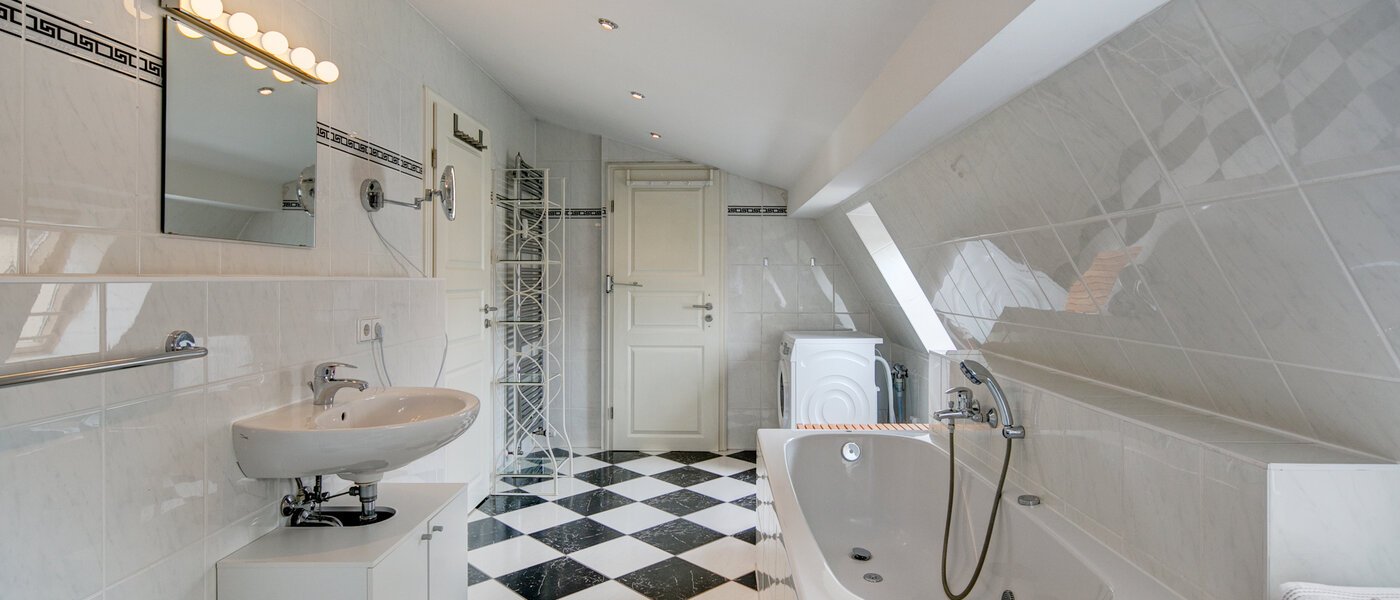 appartement style maisonnette München Lehel 03 salle de bain 9580