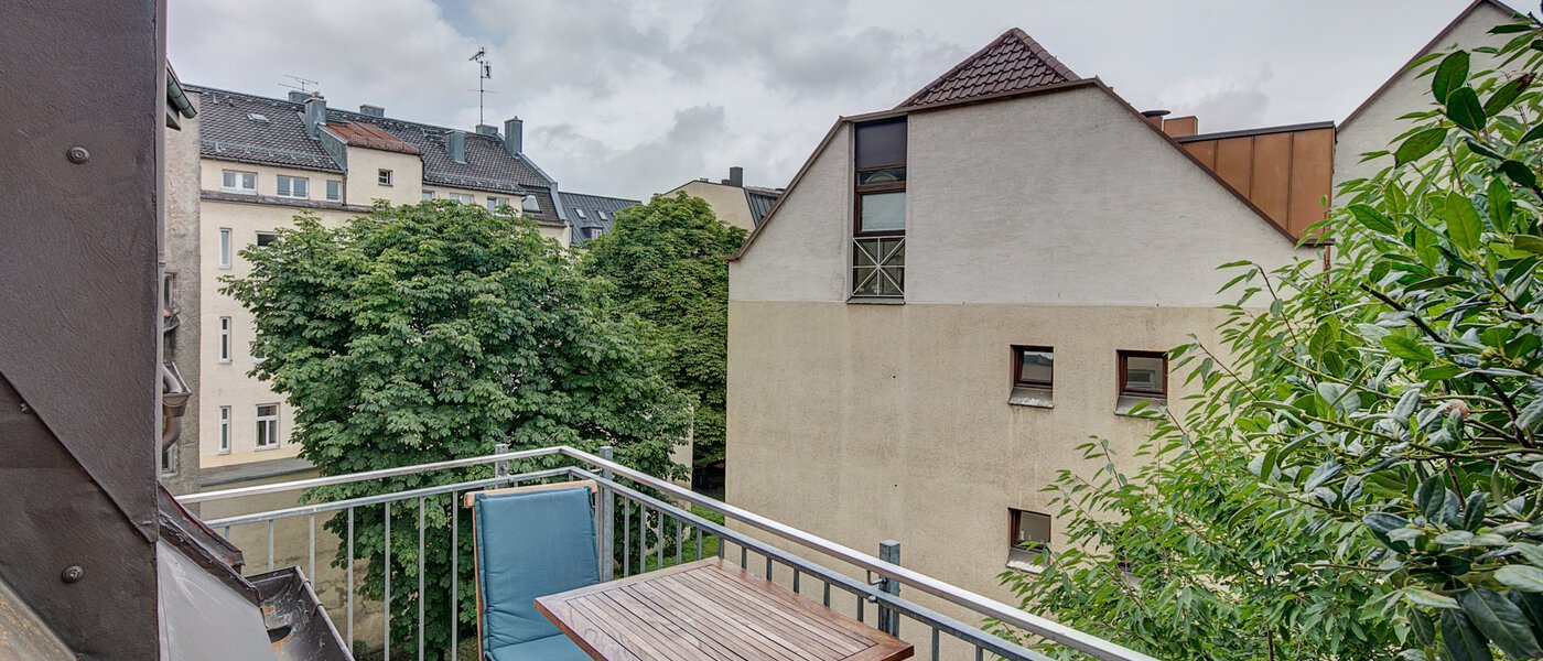 appartement style maisonnette München Lehel 01 balcon 9580