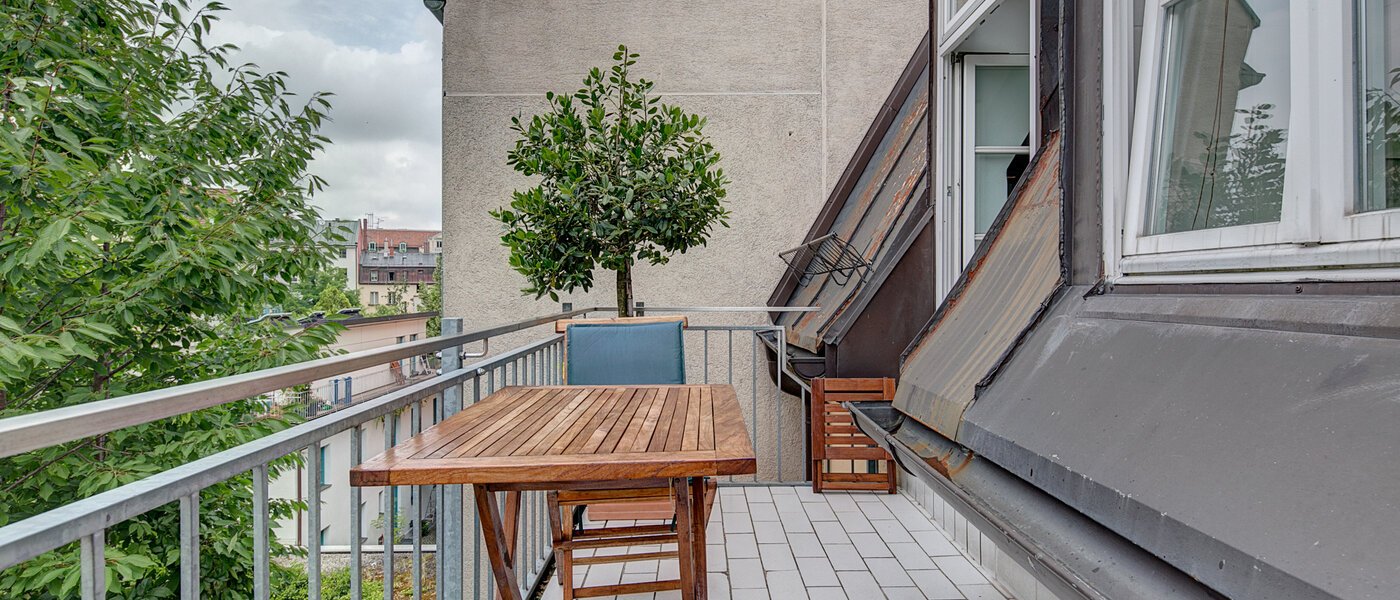 appartement style maisonnette München Lehel 03 balcon 9580