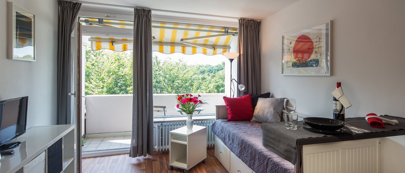 studio München Schwabing-Nord (zw. Leopoldstraße & Englischen Garten) 01 salon 9622