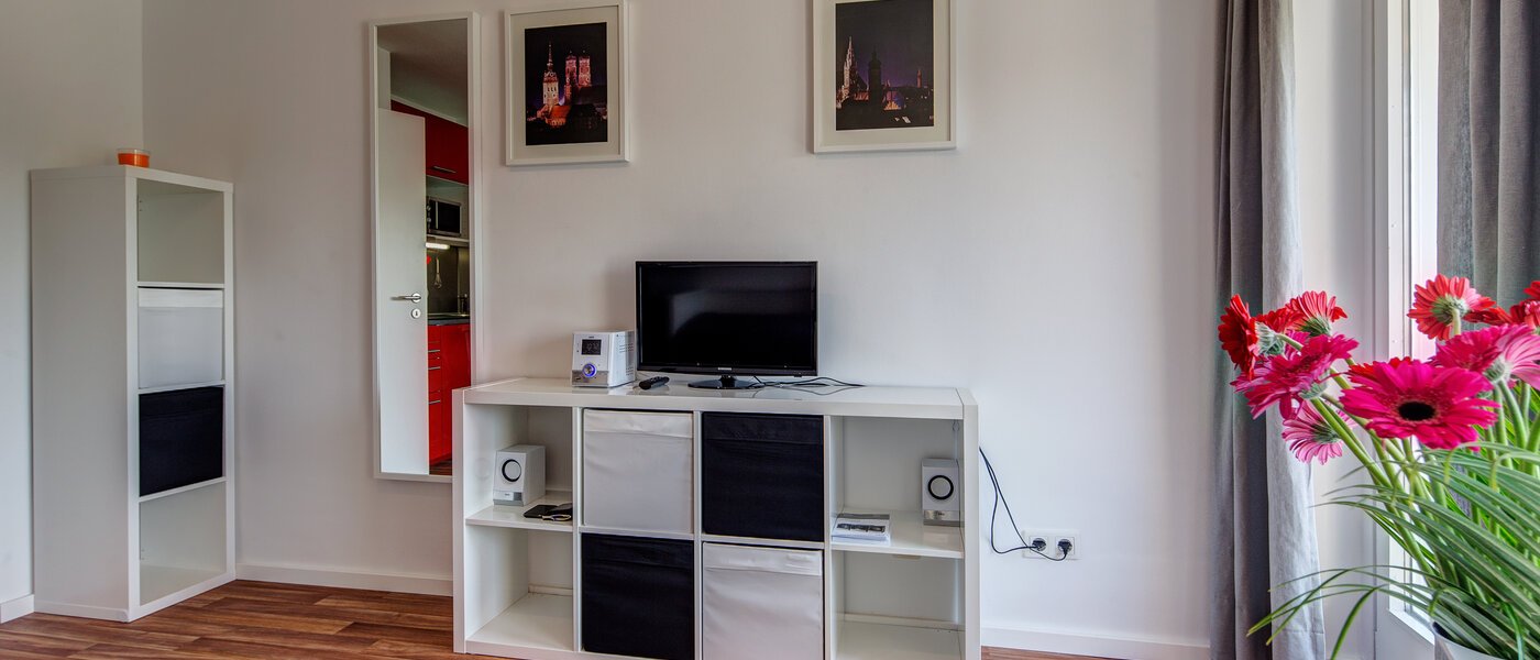 studio München Schwabing-Nord (zw. Leopoldstraße & Englischen Garten) 02 salon 9622