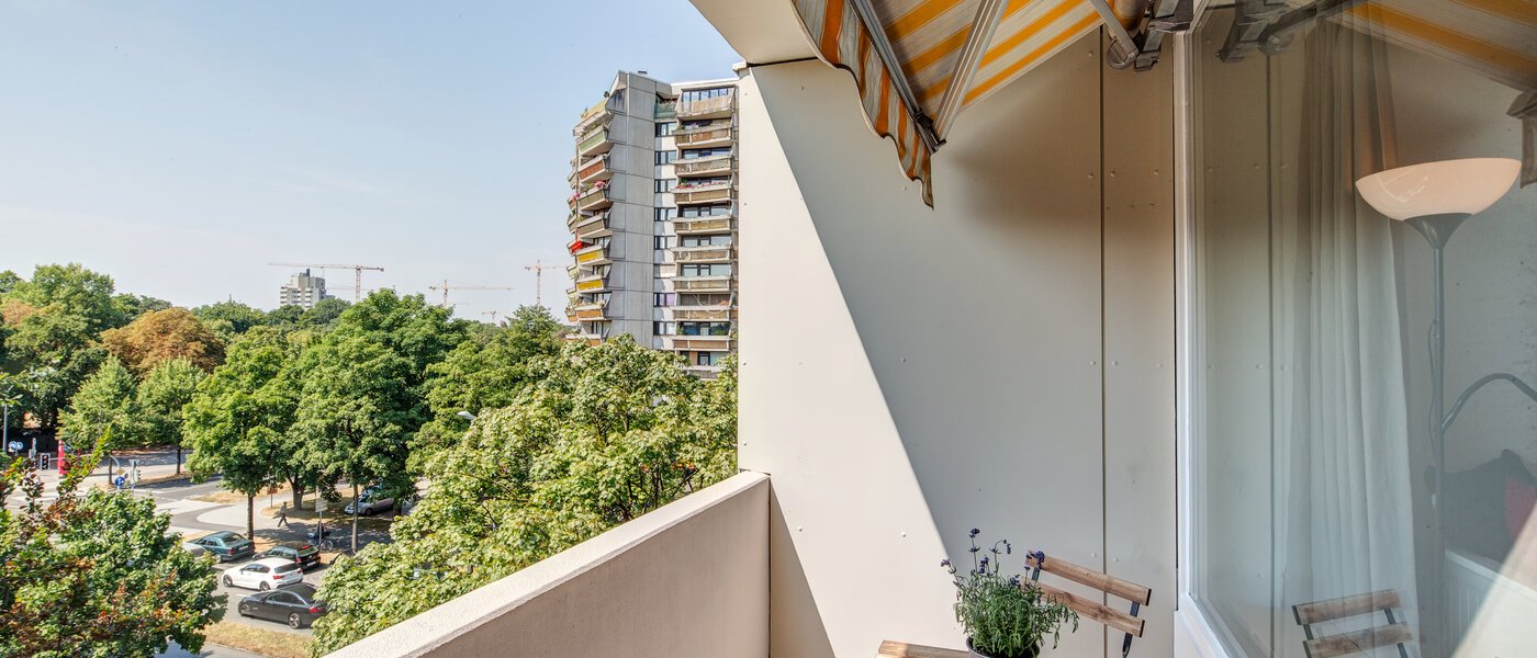 studio München Schwabing-Nord (zw. Leopoldstraße & Englischen Garten) 01 balcon 9622