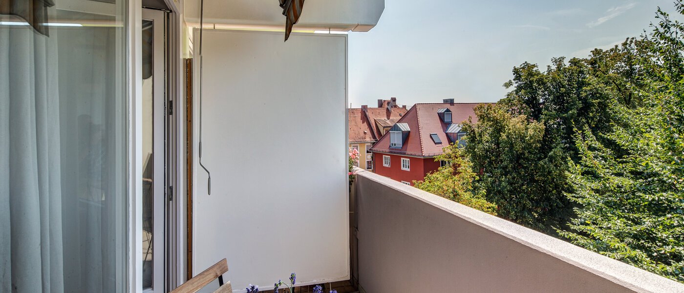 studio München Schwabing-Nord (zw. Leopoldstraße & Englischen Garten) 03 balcon 9622