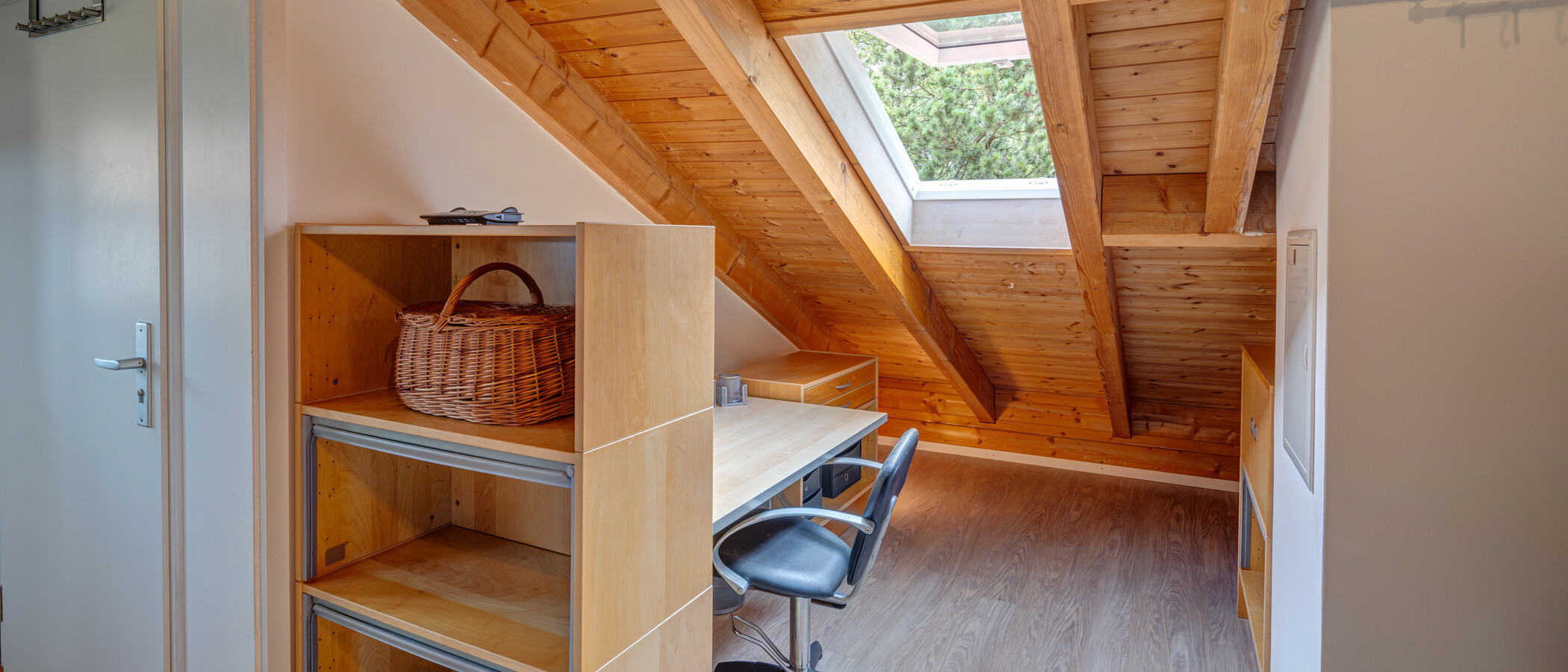 appartement sous les toits Gauting 01 coin bureau 9625