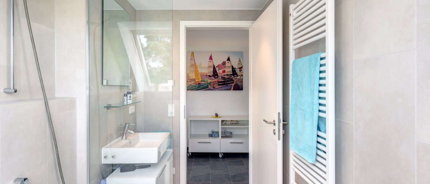 appartement avec terrasse sur le toit München Obermenzing 02 salle de bain 9637