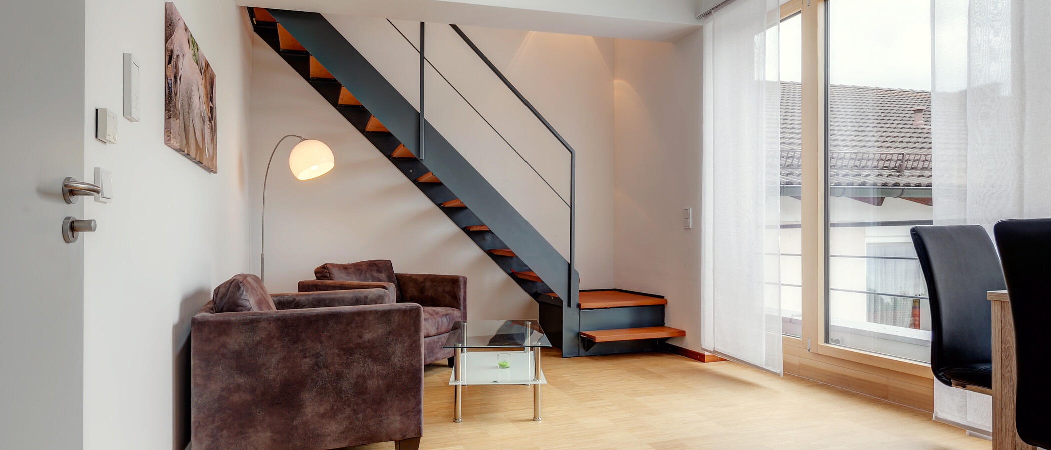 appartement style maisonnette avec mezzanine Unterschleißheim Lohhof 01 salon 9677