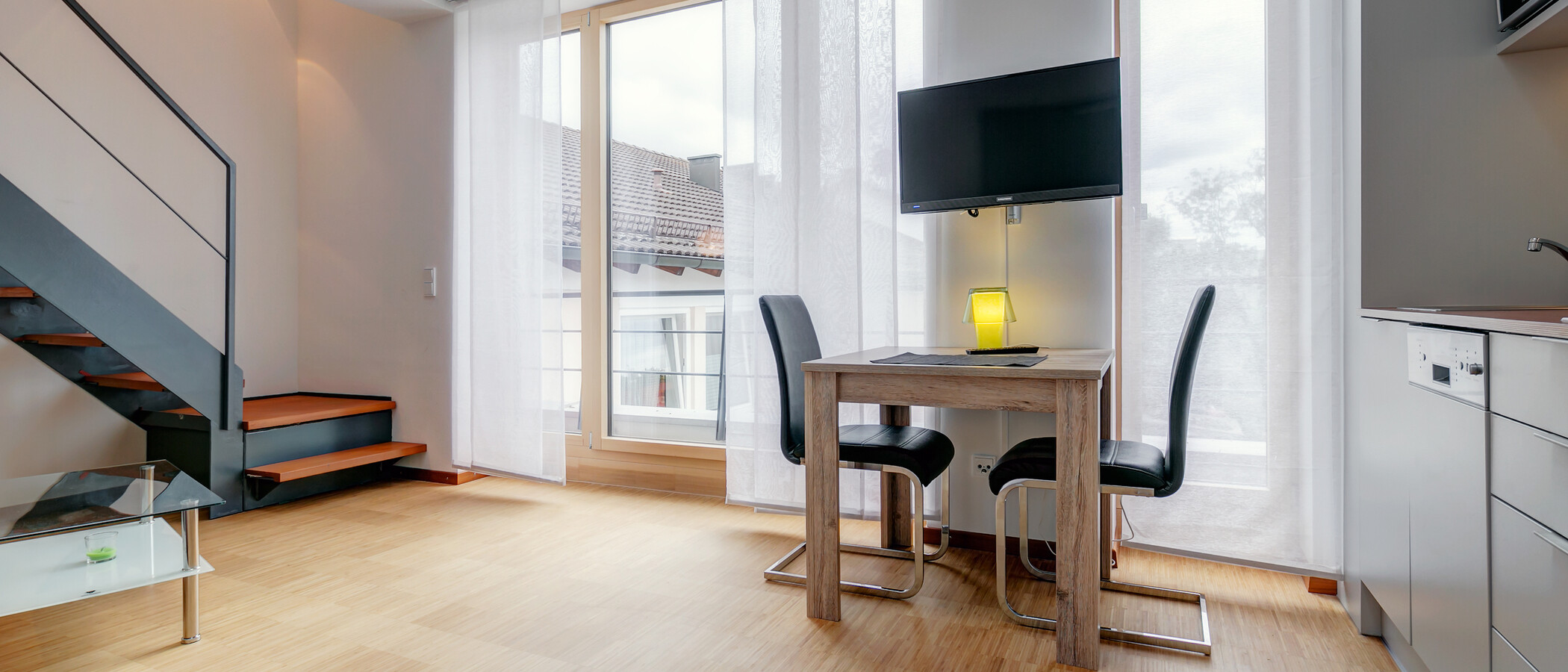 appartement style maisonnette avec mezzanine Unterschleißheim Lohhof 04 salon 9677
