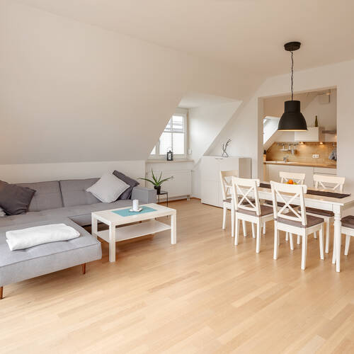 appartement sous les toits avec 2 pièces | Munich-Lerchenau | 12556