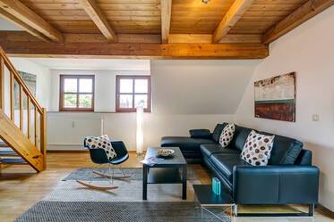 Appartement sous les toits beau et meublé à Obermenzing