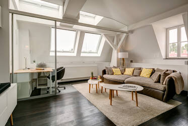Appartement sous les toits très beau et meublé à Isarvorstadt