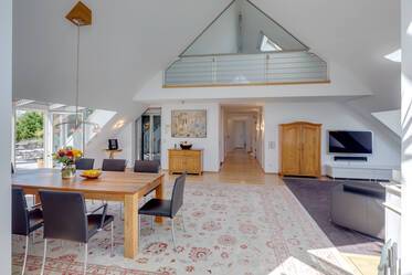 Appartement avec terrasse sur le toit luxueusement meublé à Gräfelfing