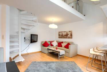 Appartement avec mezzanine très beau et meublé à Fasangarten