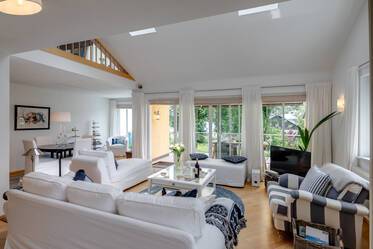 Appartement style maisonnette avec mezzanine très beau et meublé à Tutzing