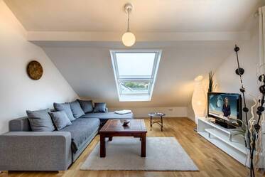 Appartement sous les toits beau et meublé à Eching
