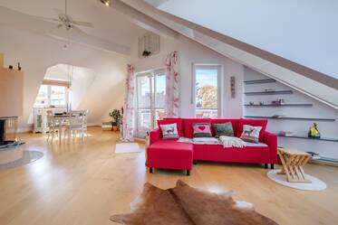 Appartement sous les toits très beau et meublé à Neubiberg